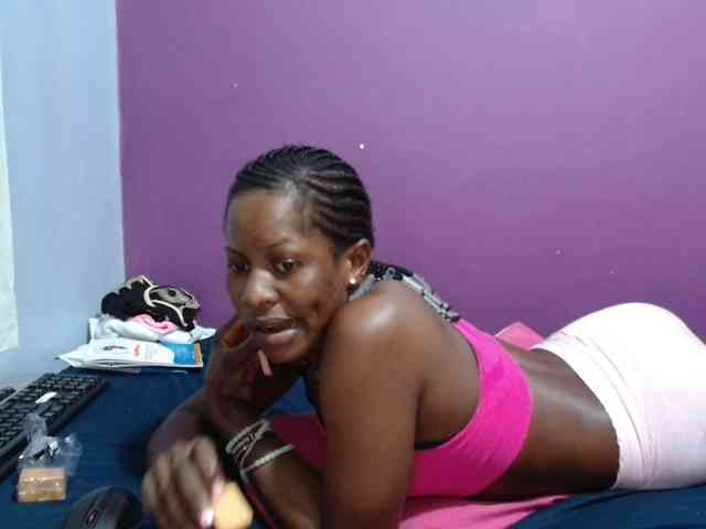 Petitegirly webcam