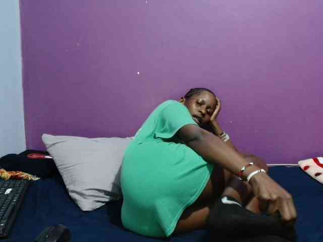 Petitegirly webcam