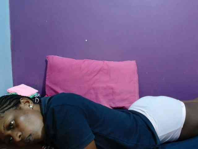 Petitegirly webcam