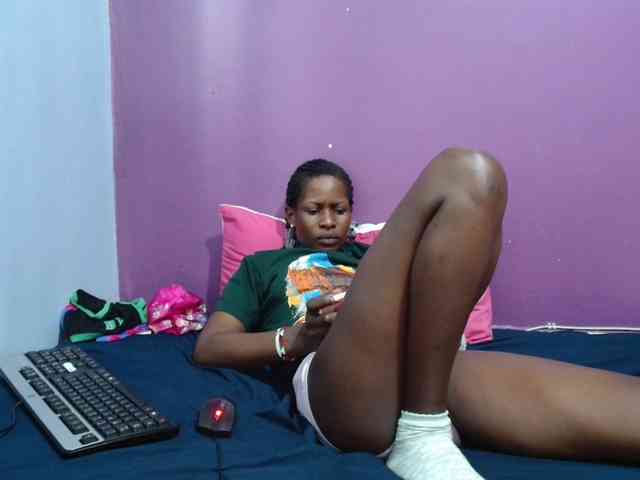 Petitegirly webcam