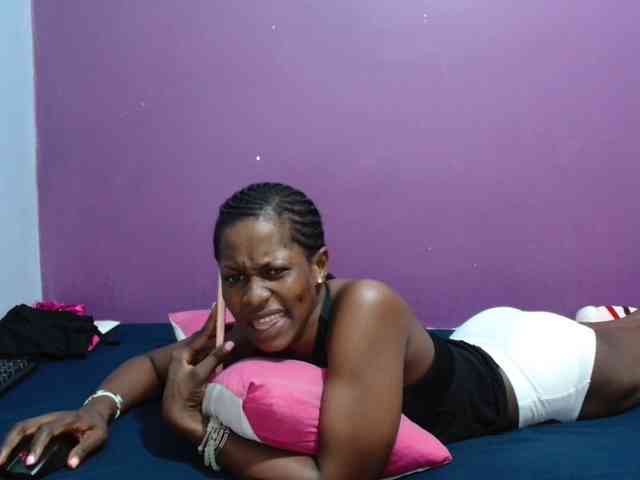 Petitegirly webcam