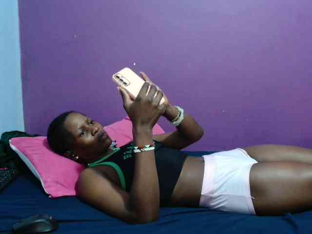Petitegirly webcam