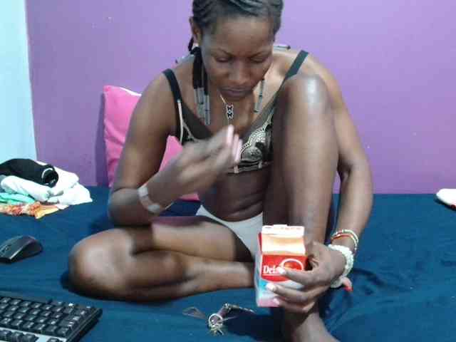 Petitegirly webcam