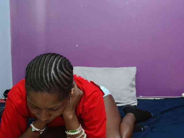Petitegirly webcam