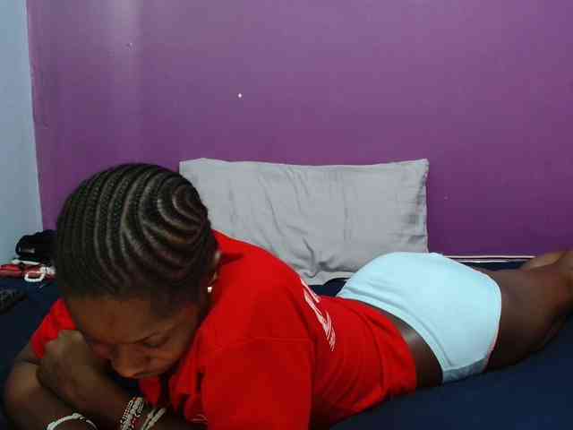 Petitegirly webcam