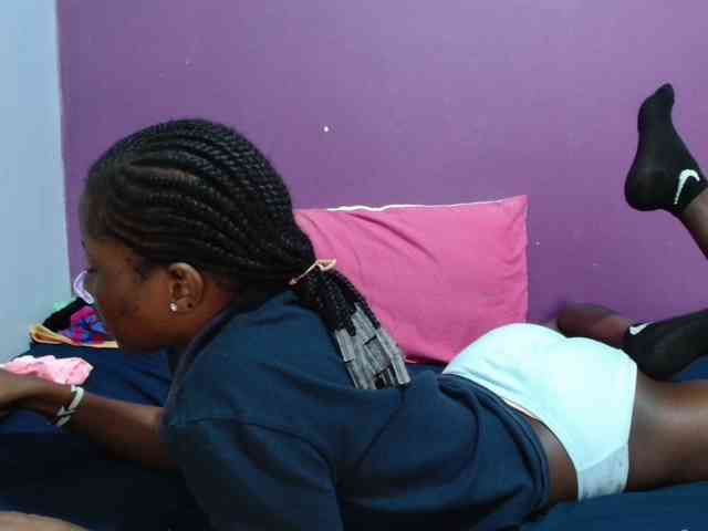 Petitegirly webcam