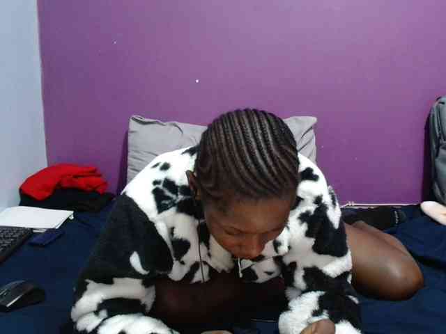 Petitegirly webcam