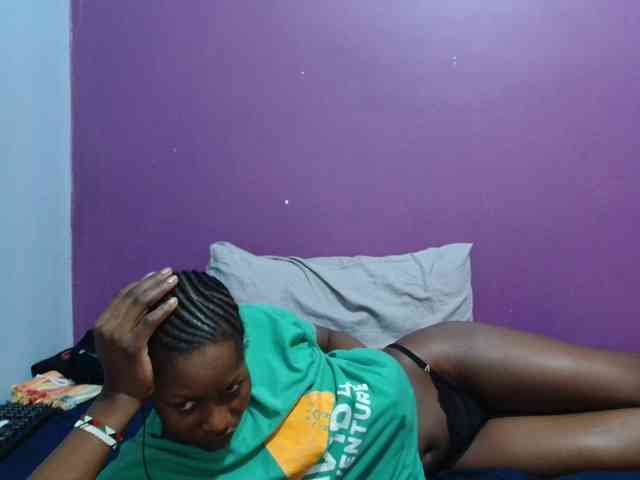 Petitegirly webcam
