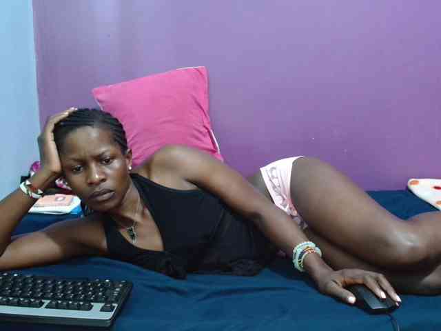 Petitegirly webcam