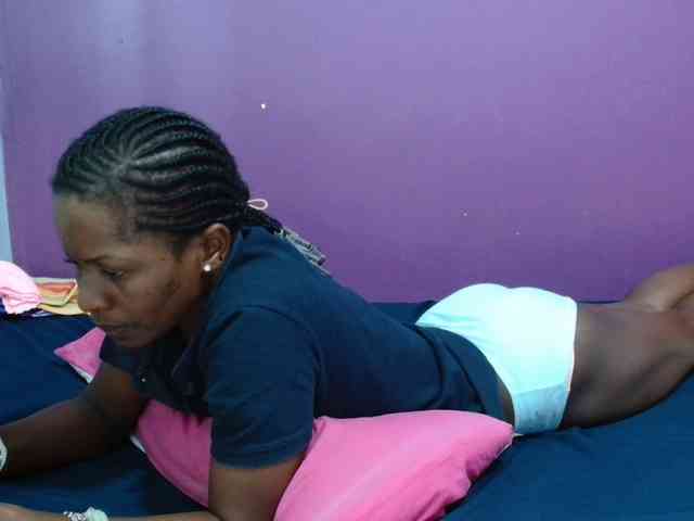 Petitegirly webcam