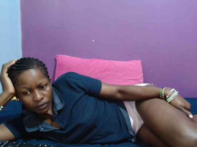 Petitegirly webcam