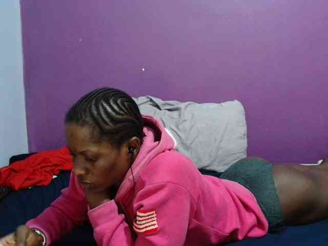Petitegirly webcam
