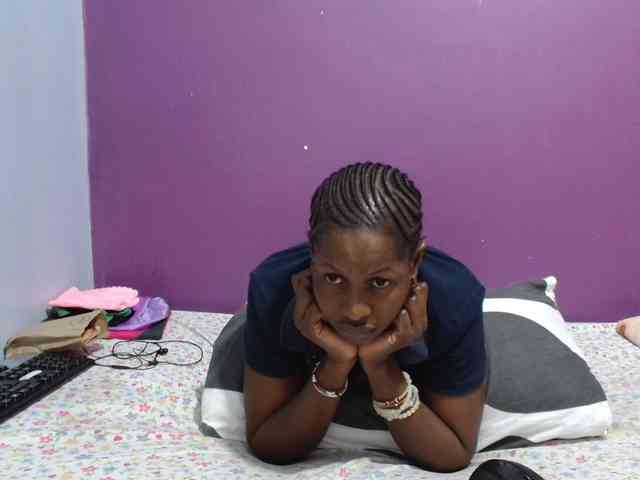 Petitegirly webcam