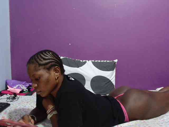 Petitegirly webcam