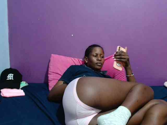 Petitegirly webcam
