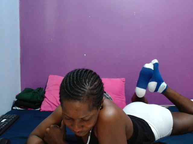 Petitegirly Live Webcam on BongaCams