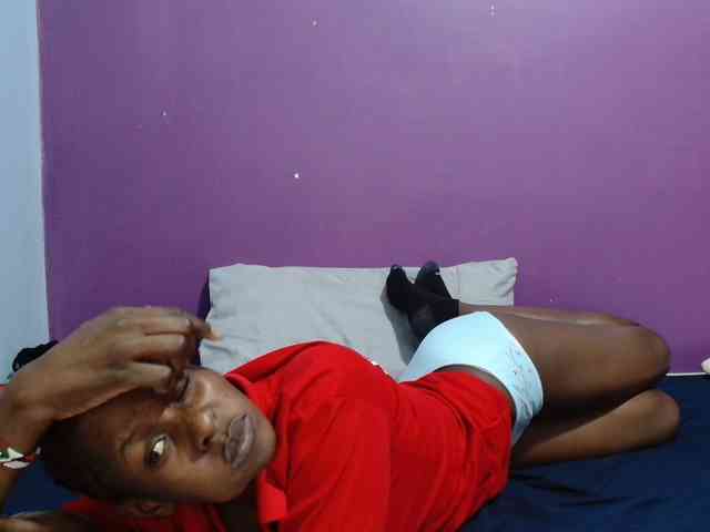Petitegirly webcam