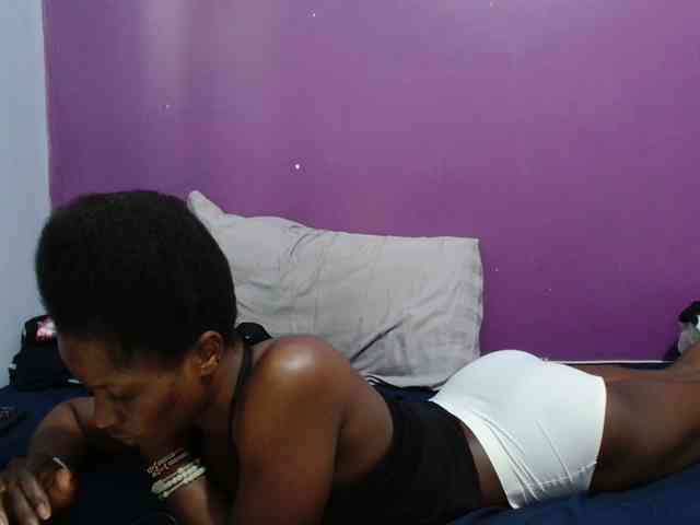 Petitegirly webcam