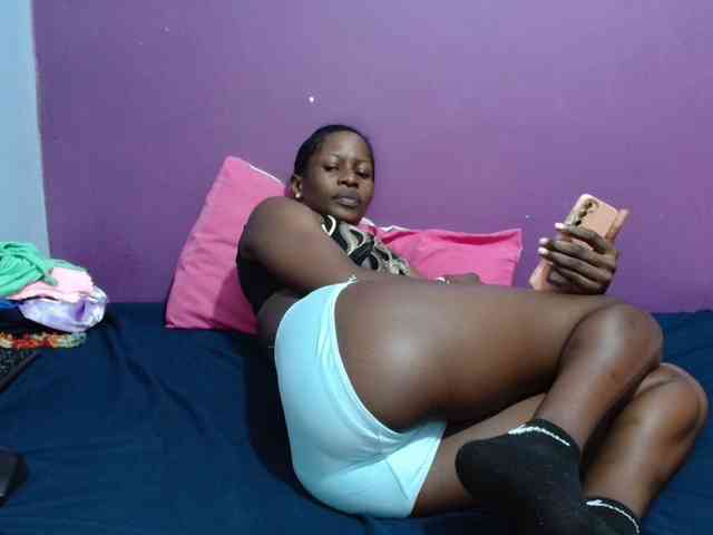 Petitegirly webcam