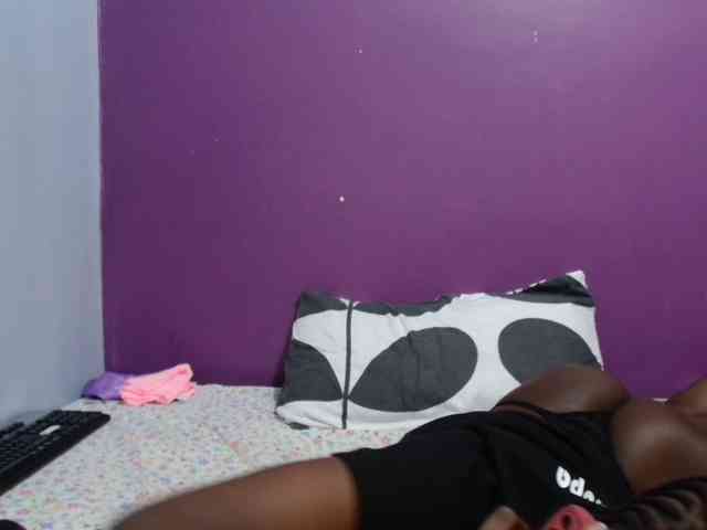Petitegirly webcam
