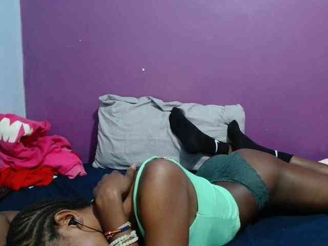 Petitegirly webcam