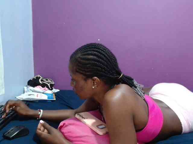Petitegirly webcam