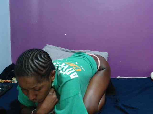 Petitegirly webcam