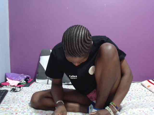 Petitegirly webcam