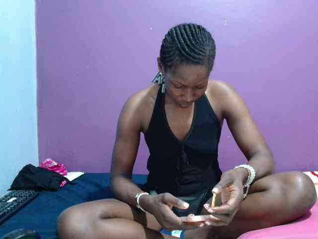 Petitegirly Live Webcam on BongaCams