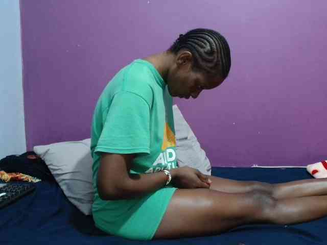 Petitegirly webcam