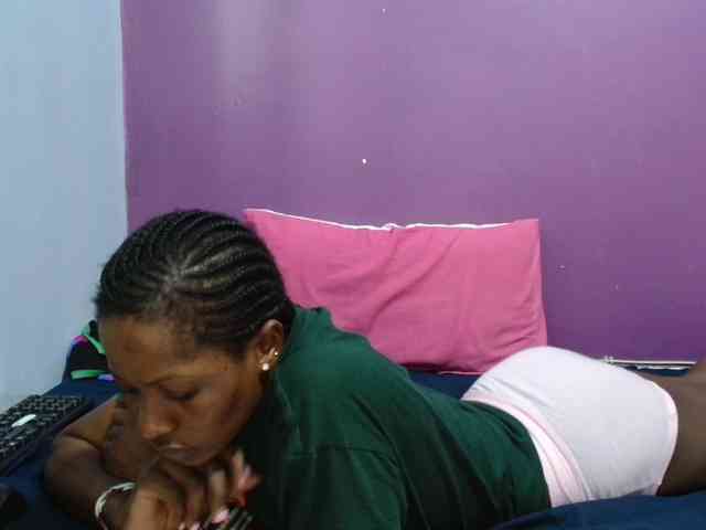 Petitegirly webcam