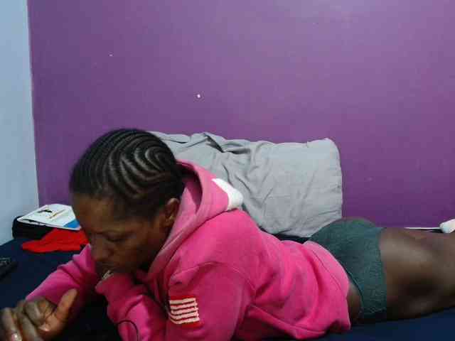 Petitegirly webcam