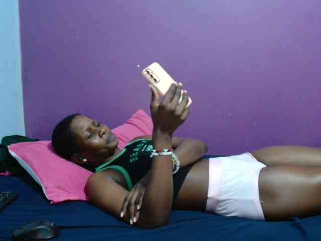 Petitegirly webcam