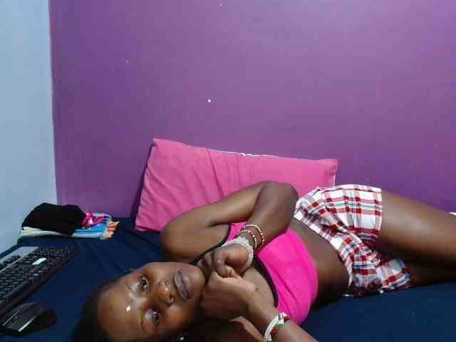 Petitegirly webcam