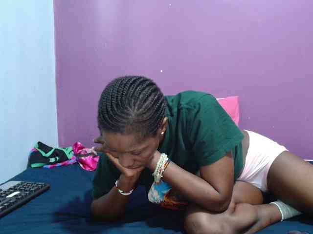 Petitegirly webcam