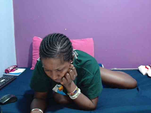 Petitegirly webcam