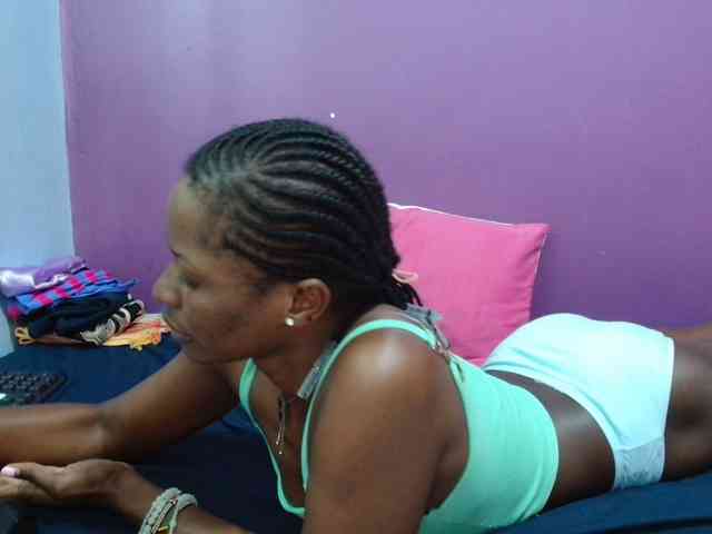 Petitegirly webcam