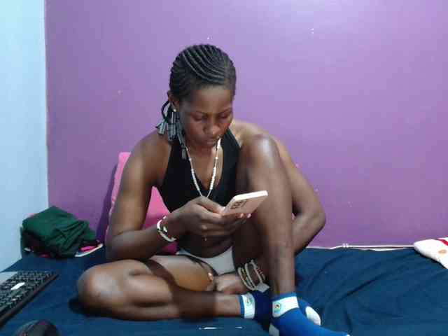 Petitegirly webcam