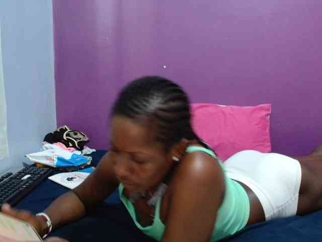 Petitegirly webcam
