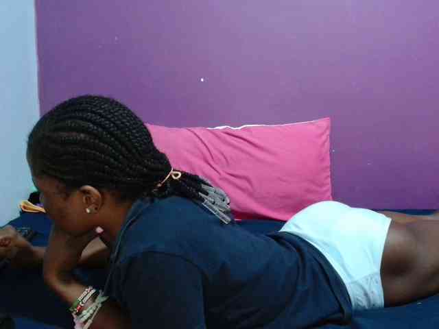 Petitegirly webcam