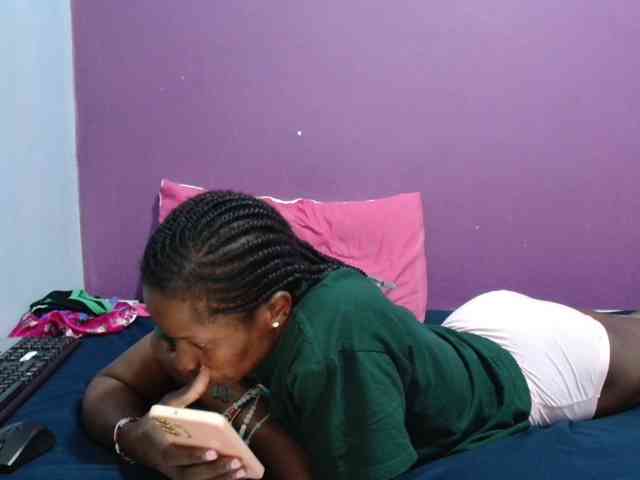 Petitegirly webcam