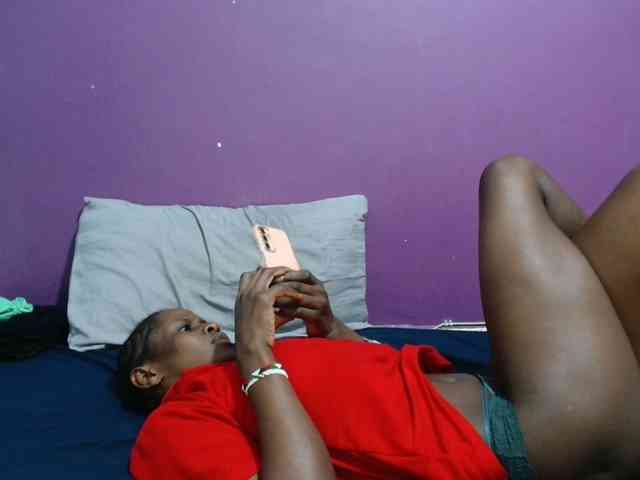 nude web cam Petitegirly