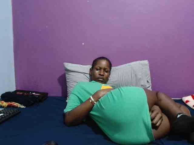 Petitegirly webcam