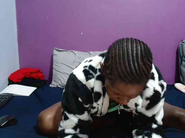 Petitegirly webcam