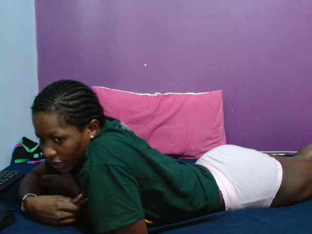 Petitegirly webcam