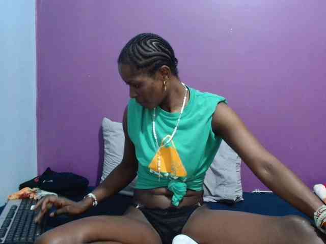 Petitegirly webcam