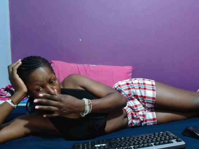online web cam show Petitegirly