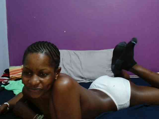 Petitegirly webcam