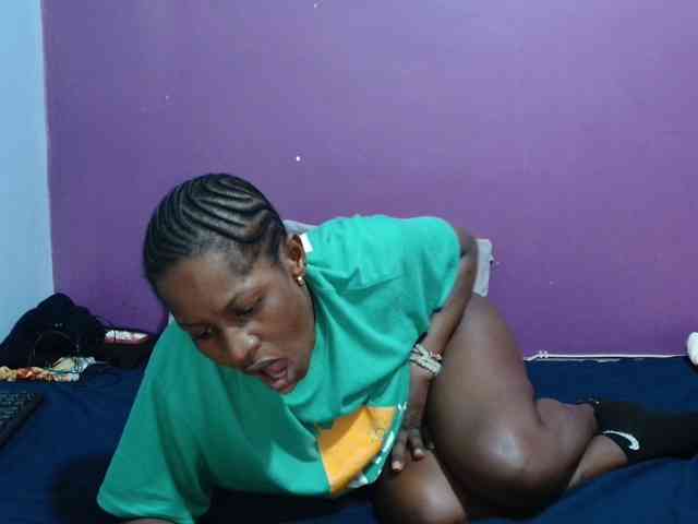 Petitegirly webcam