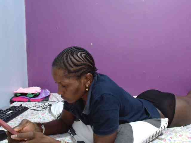 Petitegirly webcam